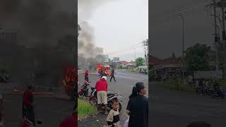 Mobil angkot terBakar jalan sendiri ANEH 😲🤔 shorts shortvideo viralvideo trending angkot [upl. by Gnoht877]