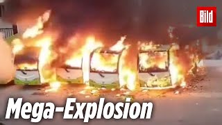 Vier EBusse explodieren an Stromsäule [upl. by Ferd690]