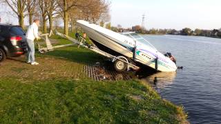 Hoe te doen Kanteltrailer met boot Tilting trailer boat [upl. by Iona940]